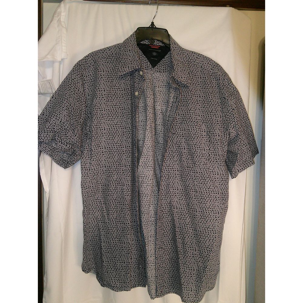 Men's Tommy Hilfiger Blue And White Short Sleeve Shirt Size L Like New